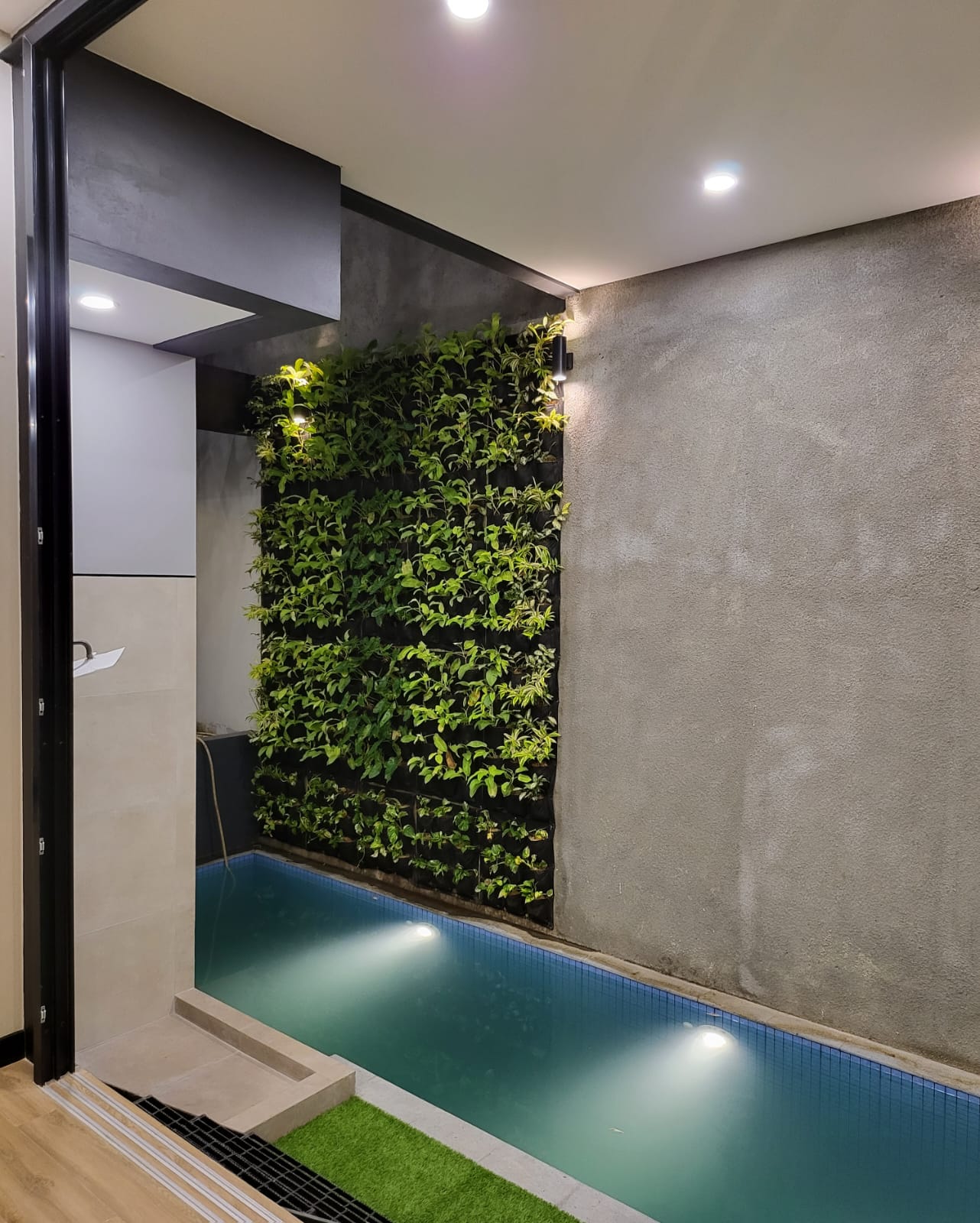 Rumah Brand New 3,5 Lantai di Pondok Indah, Ada Roof Top dan Kolam Renang, Carport 4 Mobil