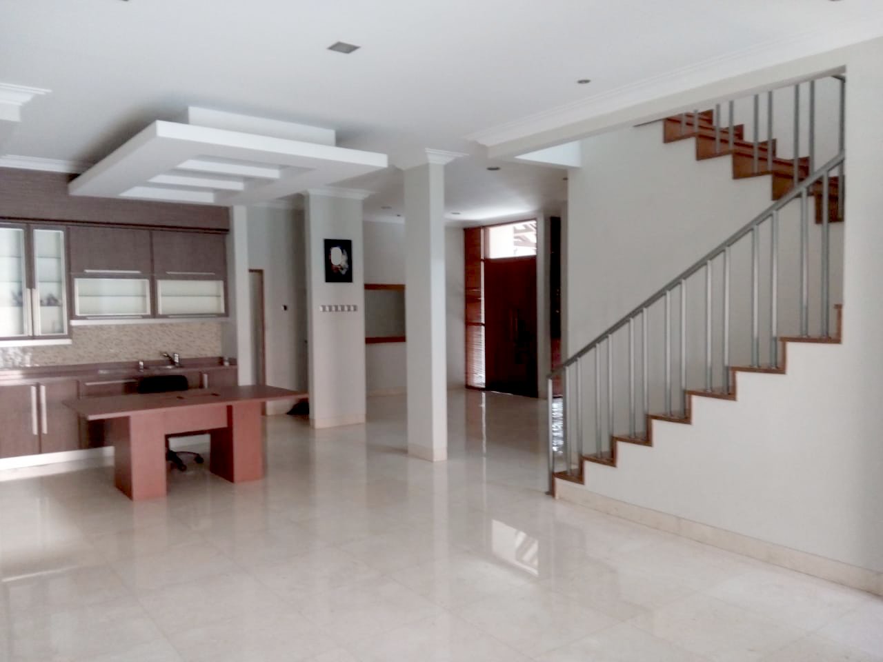 Rumah Terawat 2 Lantai Posisi Hook, Jalan 2 Mobil, Lokasi Tenang - Lokasi Pondok Indah