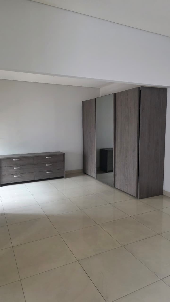 Rumah Furnished Siap Huni Dalam Komplek. Akses Cepat ke Pondok Indah dan Tb Simatupang.