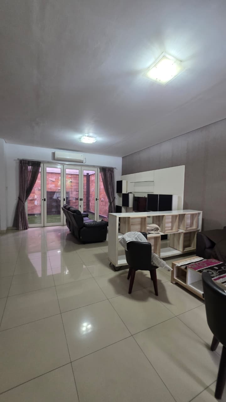 Rumah Furnished Siap Huni Dalam Komplek. Akses Cepat ke Pondok Indah dan Tb Simatupang.