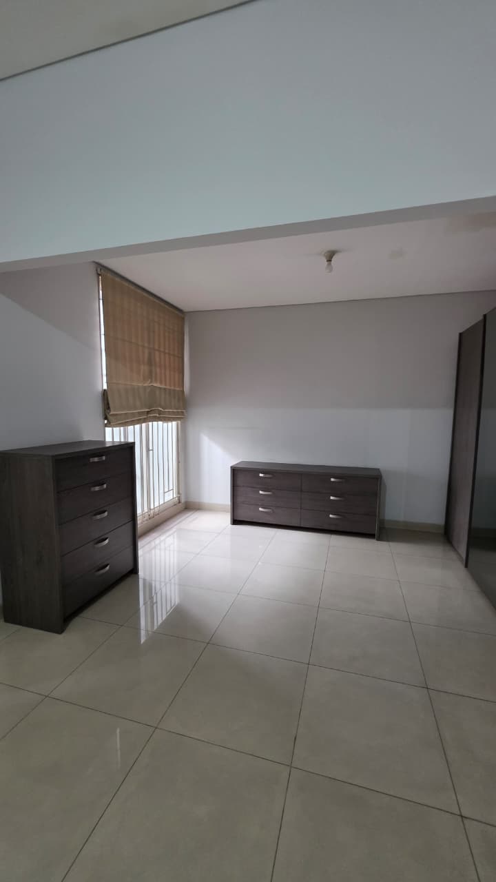 Rumah Furnished Siap Huni Dalam Komplek. Akses Cepat ke Pondok Indah dan Tb Simatupang.
