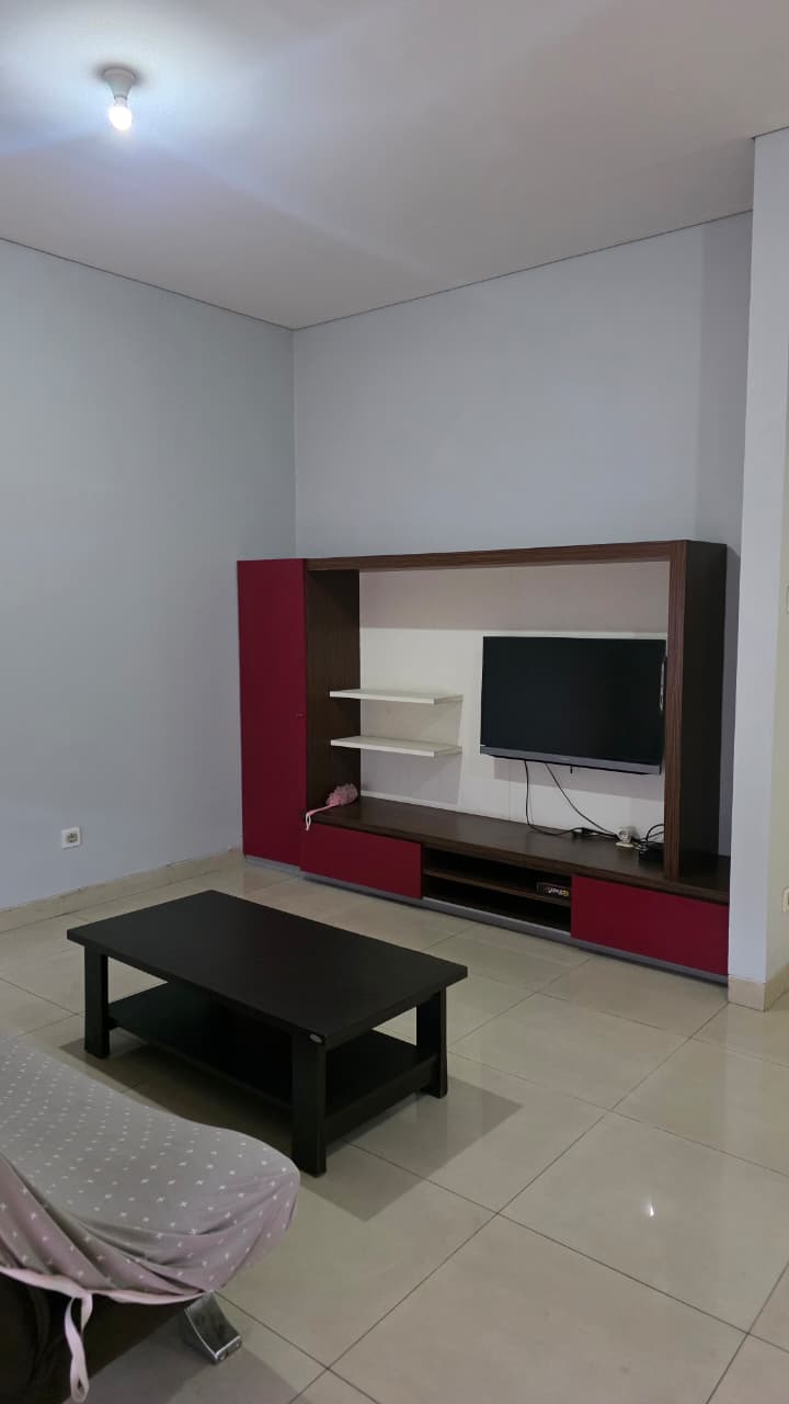 Rumah Furnished Siap Huni Dalam Komplek. Akses Cepat ke Pondok Indah dan Tb Simatupang.