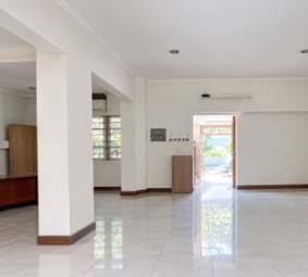 Rumah di Menteng, Lokasi Strategis, Dekat RSU Bunda Jakarta