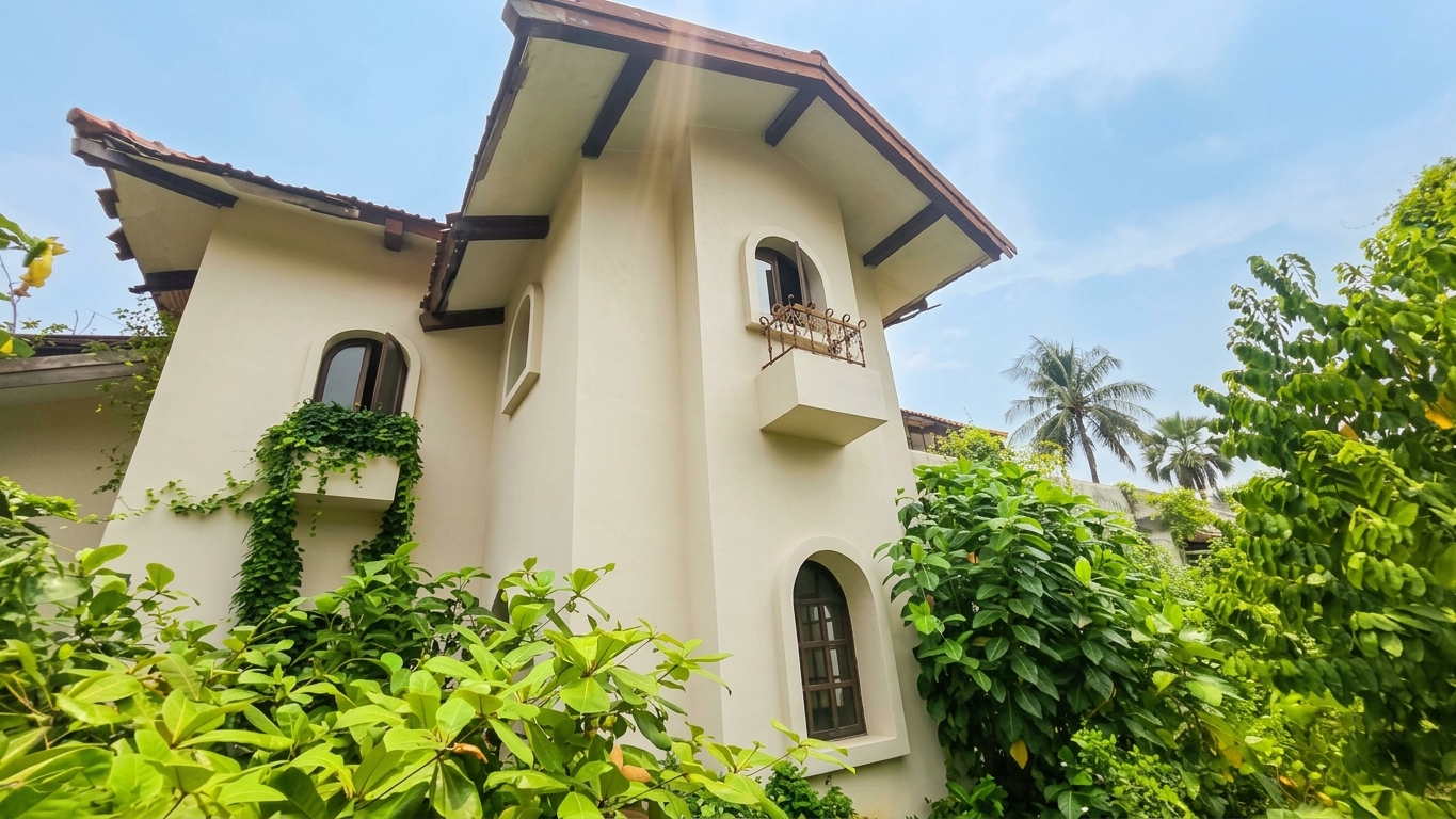 Rumah 2 Lantai Area Patra Kuningan. Tanah Fisik Lebih Besar. Akses Mudah ke Hr Rasuna Said