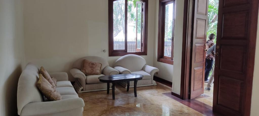 Rumah 2 Lantai di Area Patra Kuningan, Spek Terbaik, Ada Pool