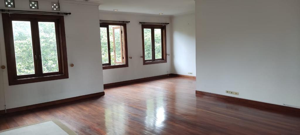 Rumah 2 Lantai di Area Patra Kuningan, Spek Terbaik, Ada Pool
