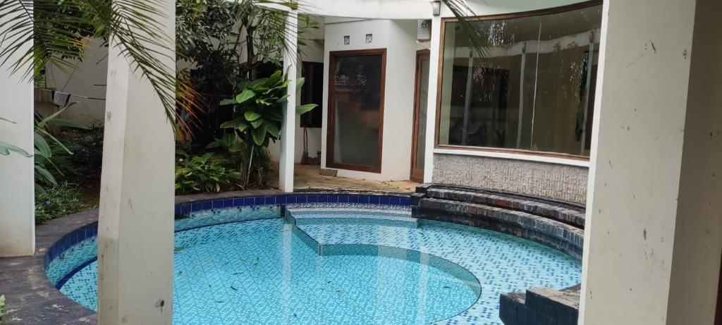 Rumah 2 Lantai di Area Patra Kuningan, Spek Terbaik, Ada Pool
