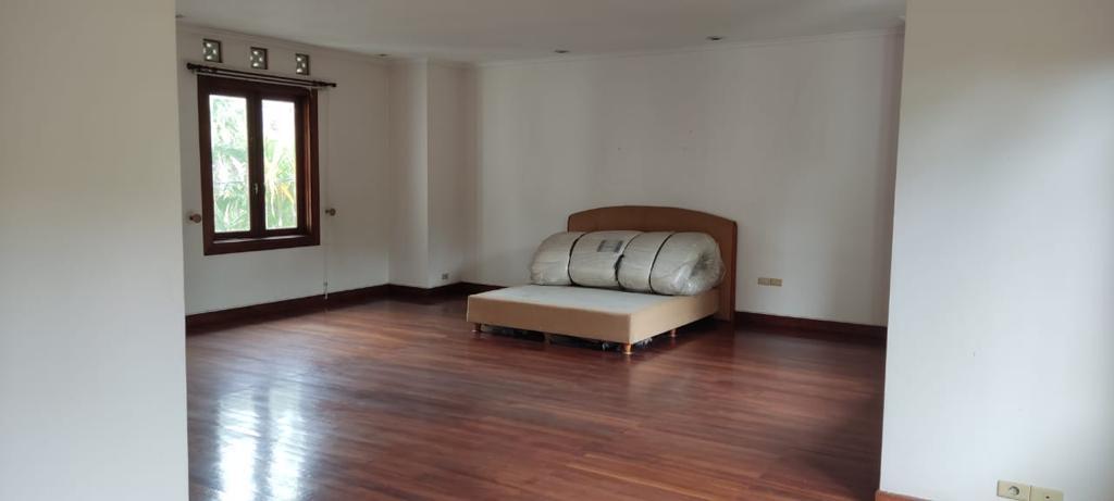 Rumah 2 Lantai di Area Patra Kuningan, Spek Terbaik, Ada Pool
