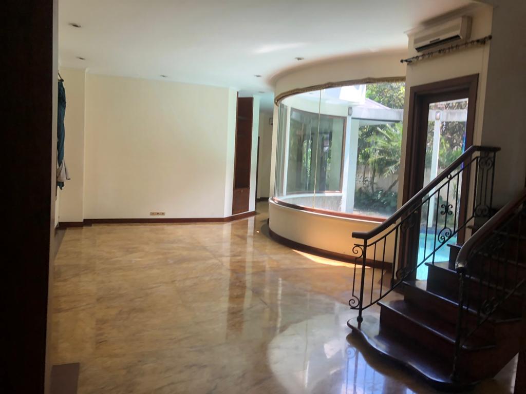 Rumah 2 Lantai di Area Patra Kuningan, Spek Terbaik, Ada Pool
