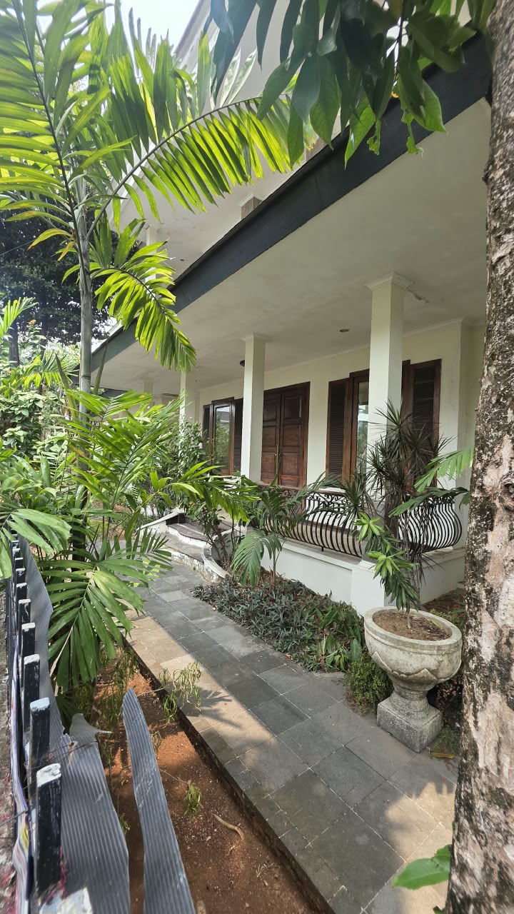 Rumah 2 Lantai di Area Patra Kuningan, Spek Terbaik, Ada Pool