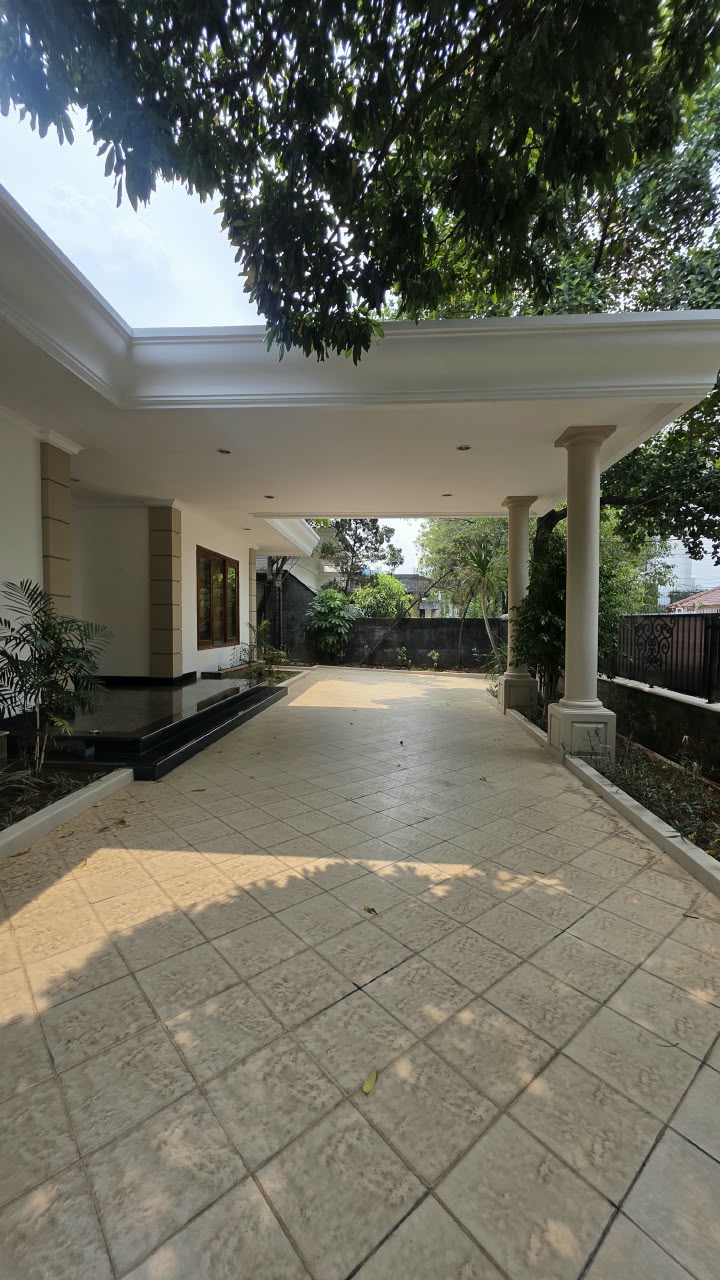 Rumah 2 Lantai di Patra Kuningan, Cocok untuk Kantor Maupun Rumah Tinggal