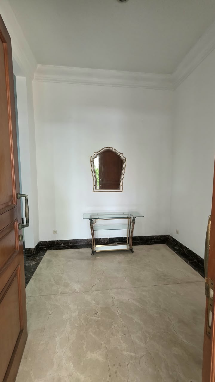 Rumah 2 Lantai di Patra Kuningan, Cocok untuk Kantor Maupun Rumah Tinggal