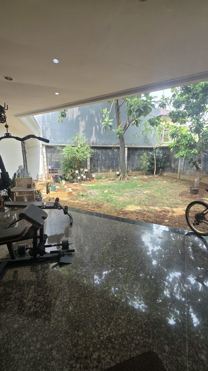 Rumah 2 Lantai di Patra Kuningan, Cocok untuk Kantor Maupun Rumah Tinggal
