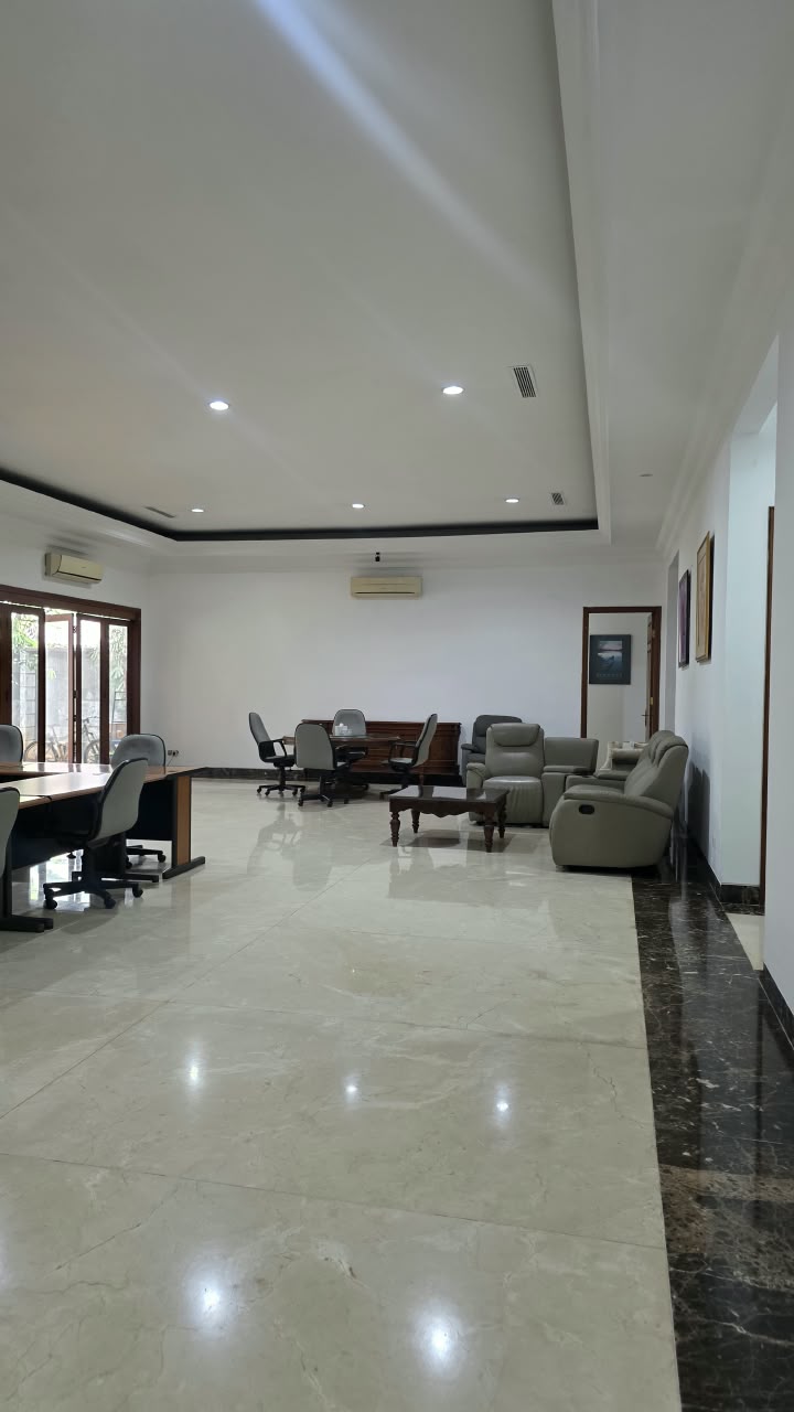 Rumah 2 Lantai di Patra Kuningan, Cocok untuk Kantor Maupun Rumah Tinggal