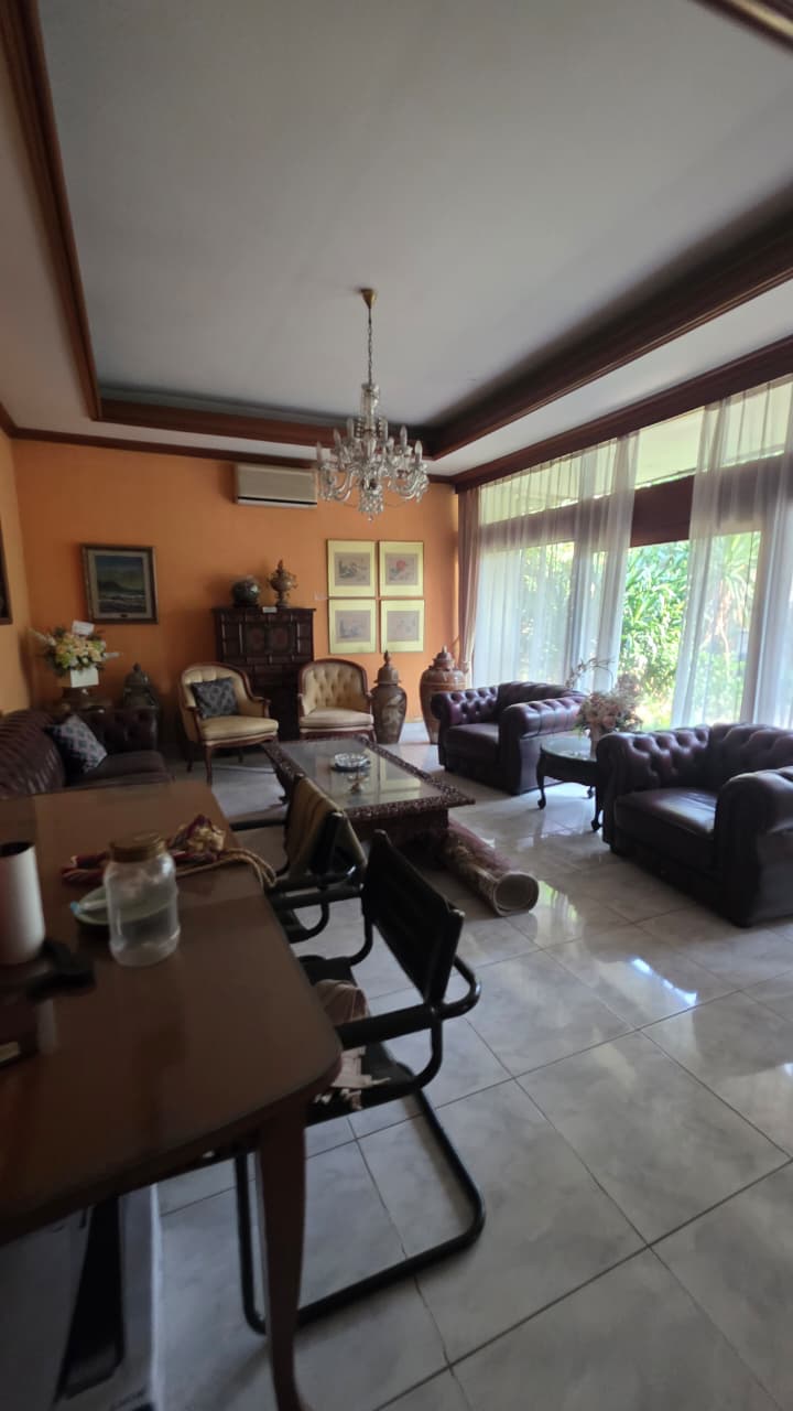 Murah! Rumah Lama 1 Lantai di Patra Kuningan. Backyard Luas