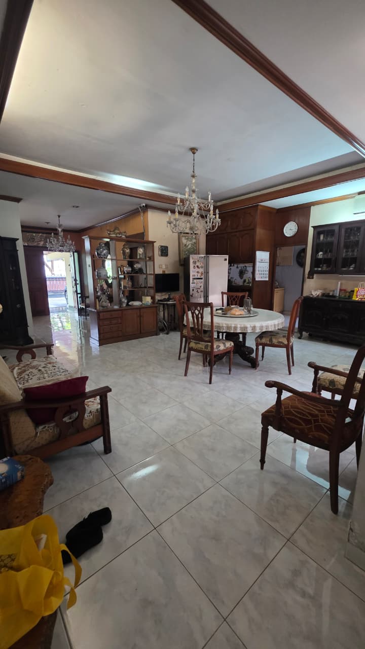 Murah! Rumah Lama 1 Lantai di Patra Kuningan. Backyard Luas