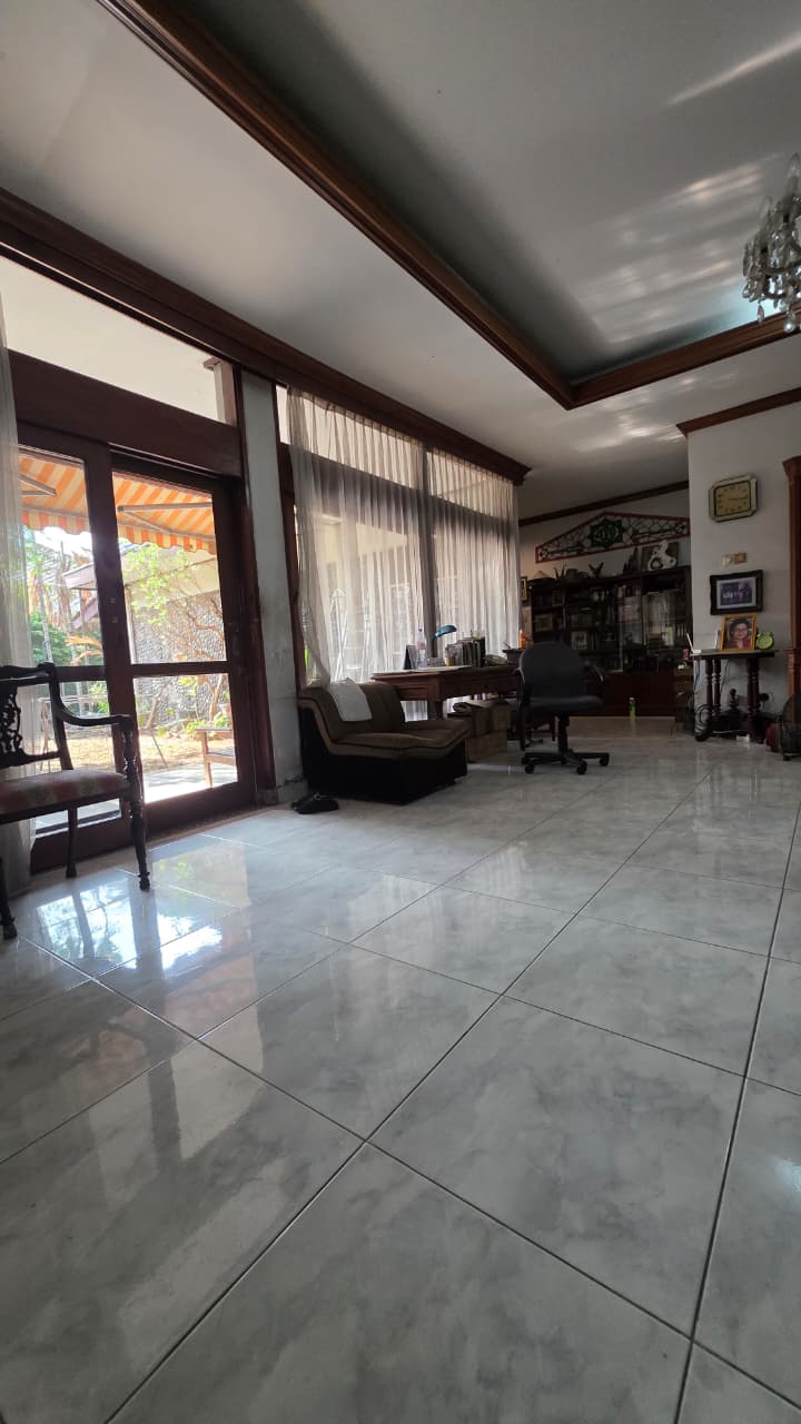 Murah! Rumah Lama 1 Lantai di Patra Kuningan. Backyard Luas
