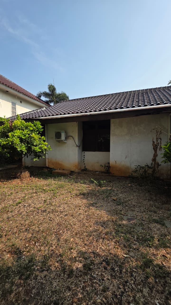Murah! Rumah Lama 1 Lantai di Patra Kuningan. Backyard Luas