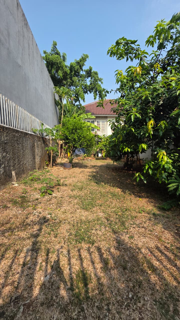 Murah! Rumah Lama 1 Lantai di Patra Kuningan. Backyard Luas