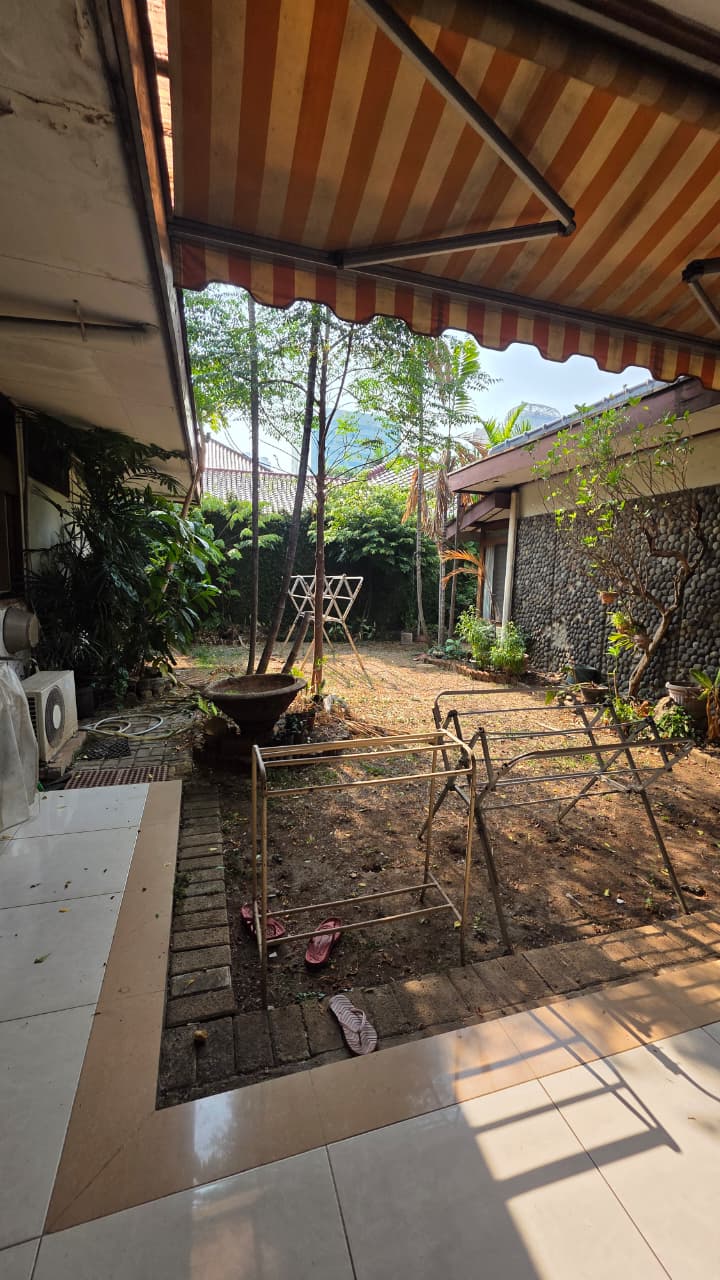 Murah! Rumah Lama 1 Lantai di Patra Kuningan. Backyard Luas