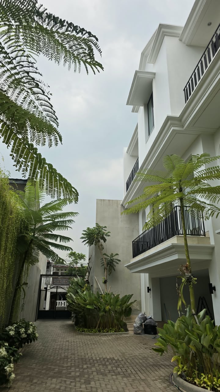 Rumah Brand New 3 Lantai, Dalam Cluster Exclusive, Area Radio Dalam, Ada Kolam Renang