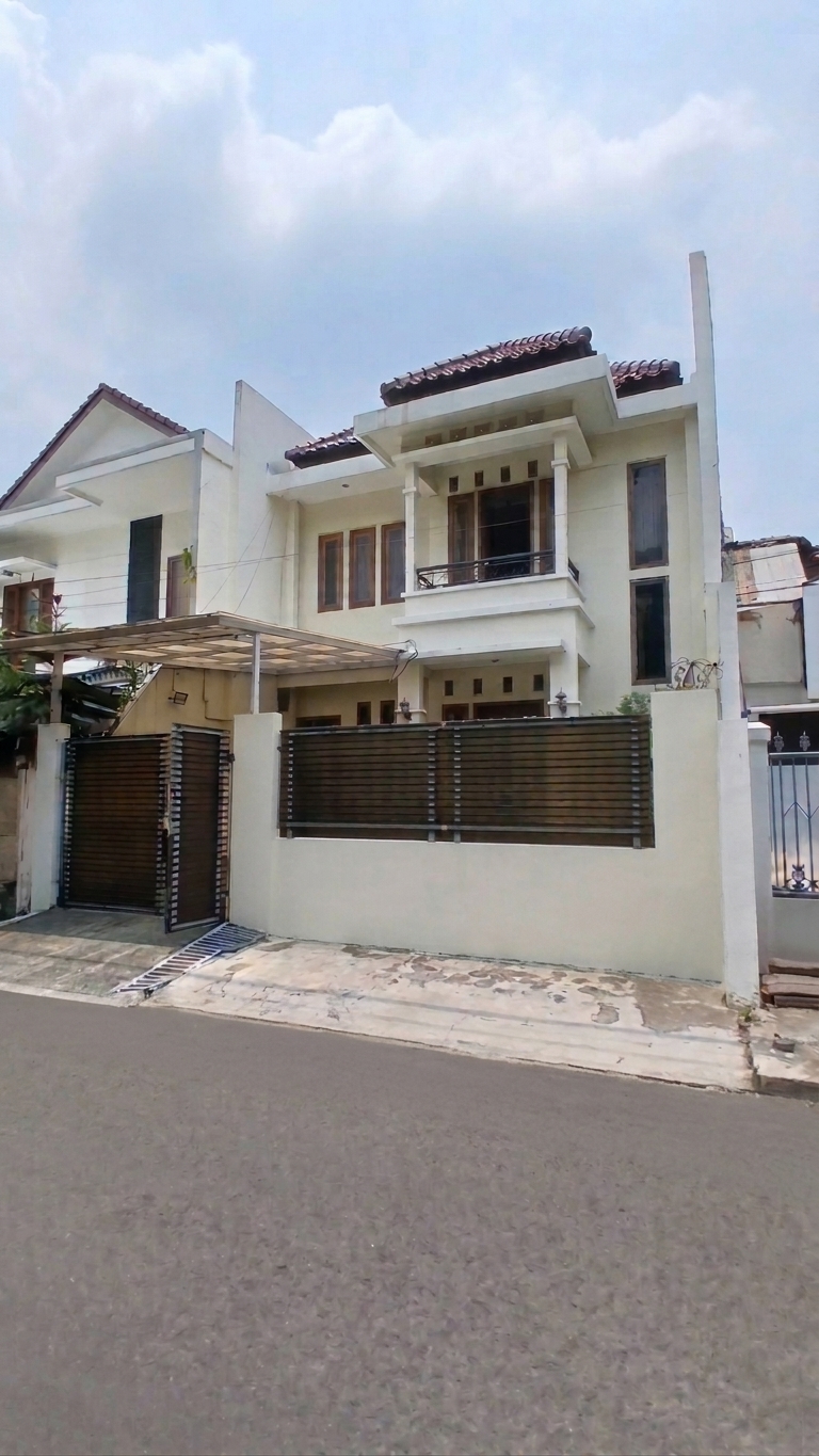 Rumah Siap Huni 2 Lantai di Pondok Indah, Bisa Jalan Kaki ke PIM 2