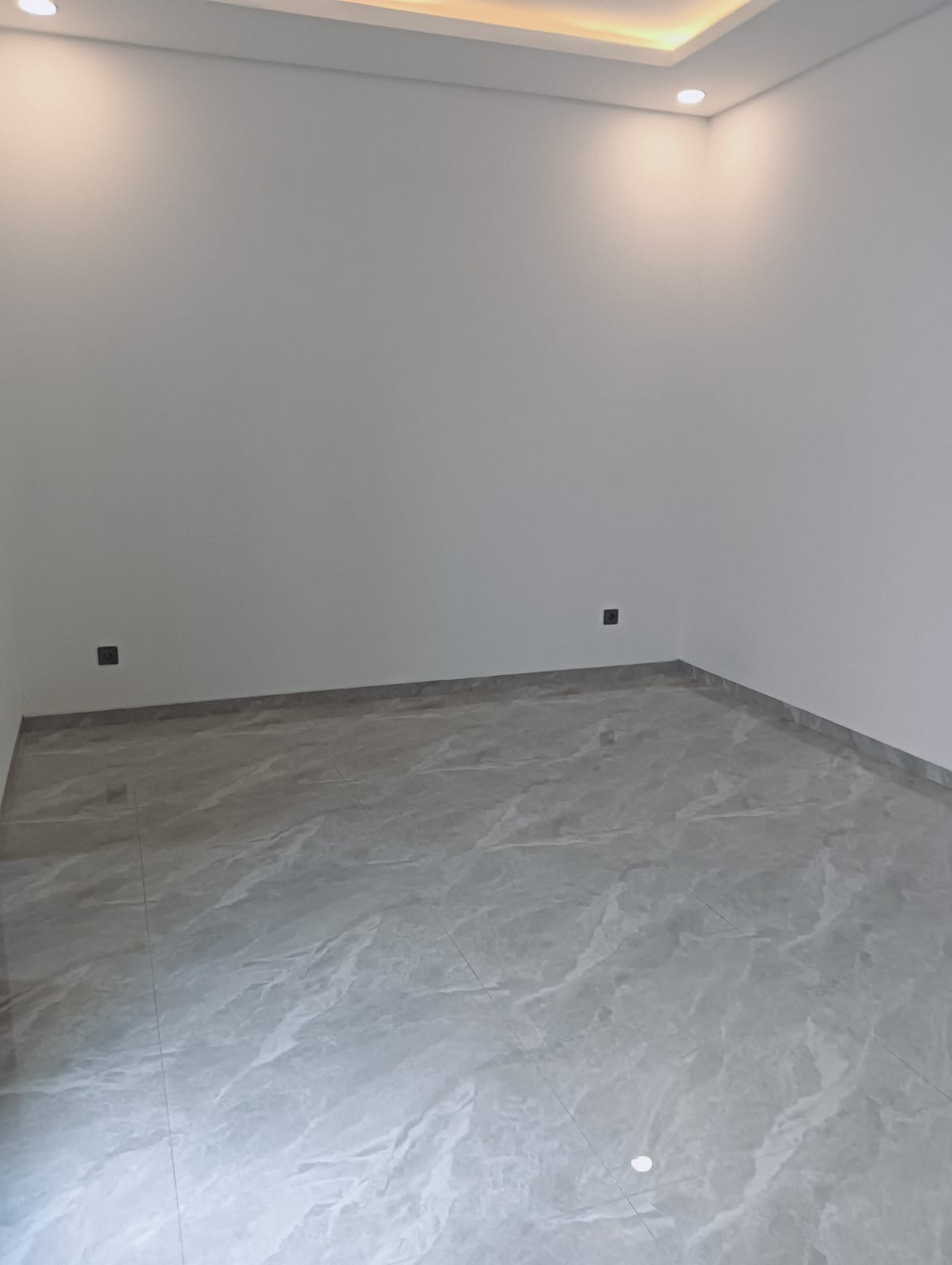 Rumah 3 Lantai di Pondok Indah - New Renov, Ada Kolam Renang, Carport 2 Mobil