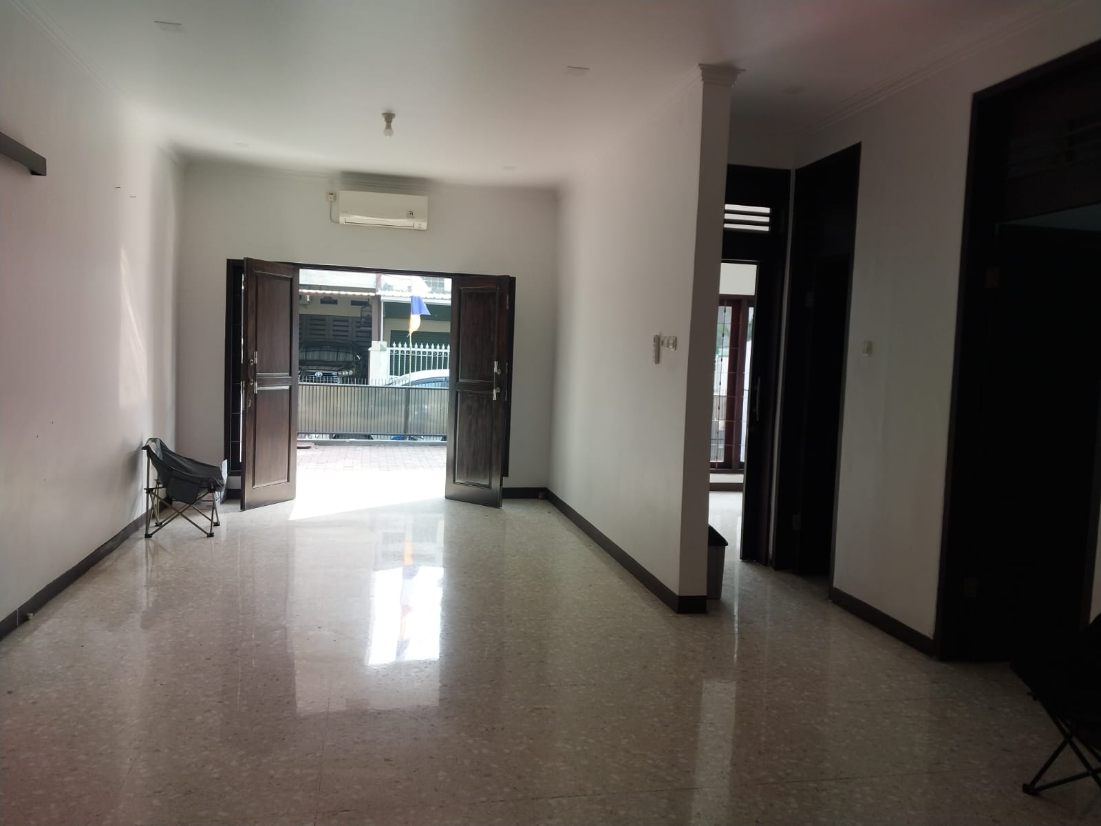 Rumah 1 Lantai Siap Huni di Pondok Indah - 3 KT, Akses Mudah ke Tol Pondok Pinang