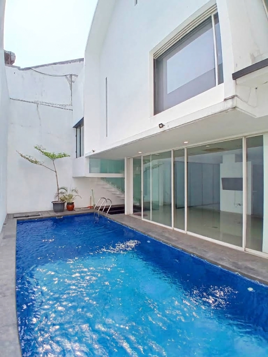 Rumah Cantik Siap Huni 2 Lantai di Pondok Indah-Ada Kolam Renang