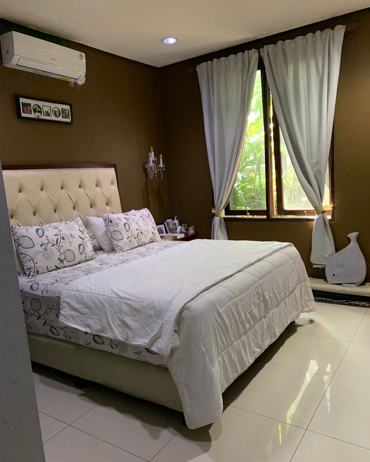 Rumah Cantik 2 Lantai di Pondok Indah - 4+1 Kamar Tidur