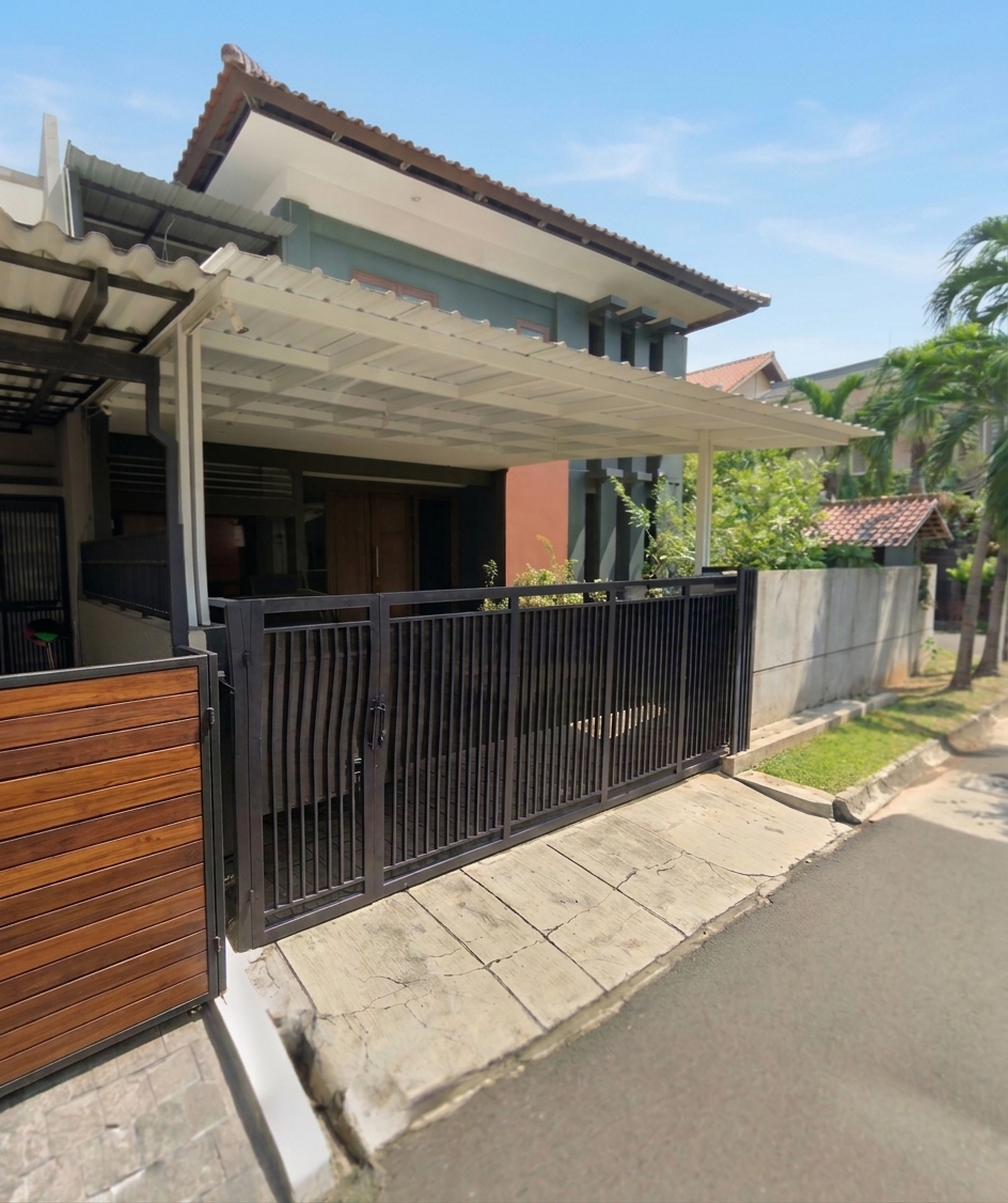 Rumah Cantik 2 Lantai di Pondok Indah - 4+1 Kamar Tidur